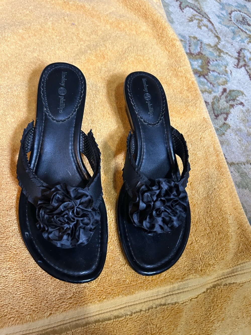 lindsay phillips Black Floral Rosette Slide Mules size 9